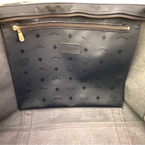 MCM Visetos Tote - Picture 7 of 15